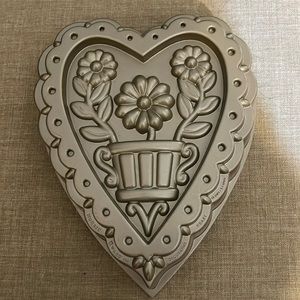 Williams Sonoma decorated cake pan